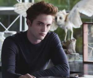 Edward Cullen en el laboratorio